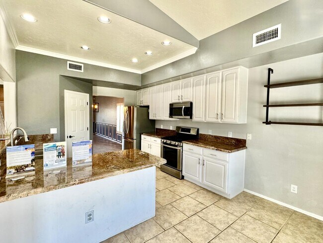 Building Photo - 12768 N Lantern Way