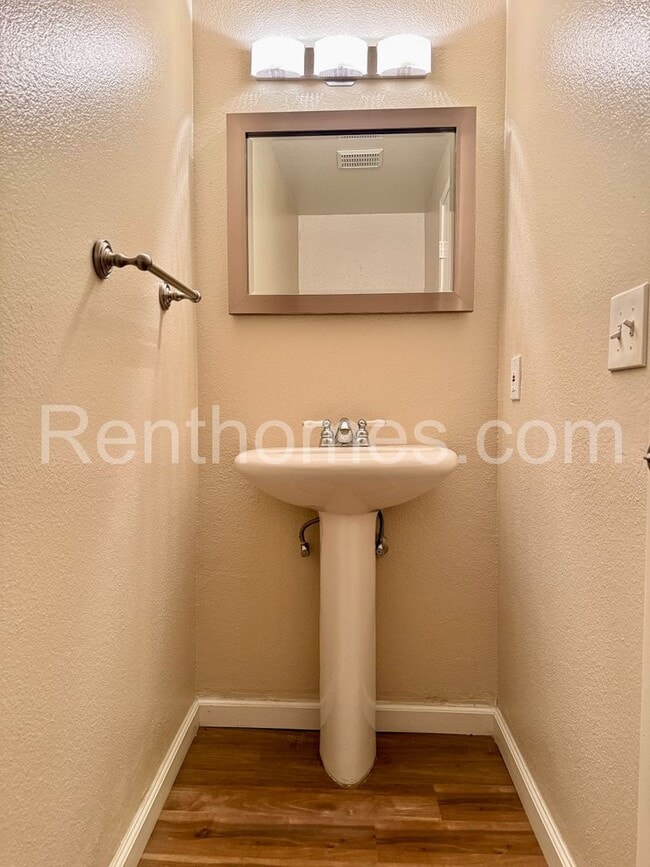 Building Photo - 371 Compass Rd