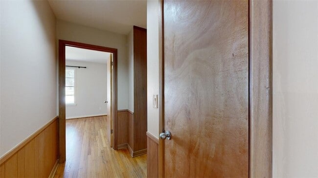 Building Photo - 203 W Brookside Dr