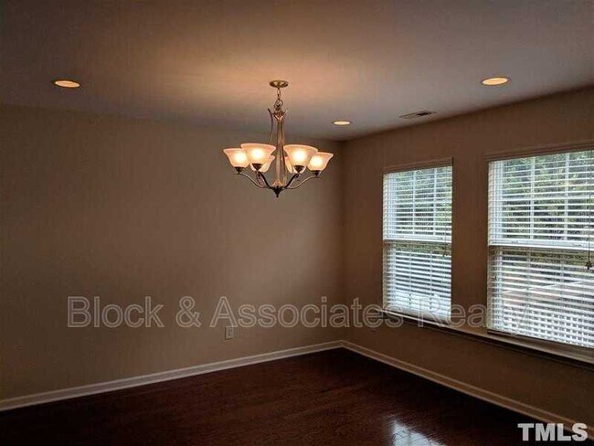Building Photo - 8829 Thornton Town Pl
