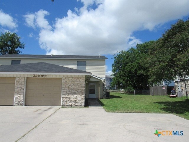 Building Photo - 2210 Cascade Dr