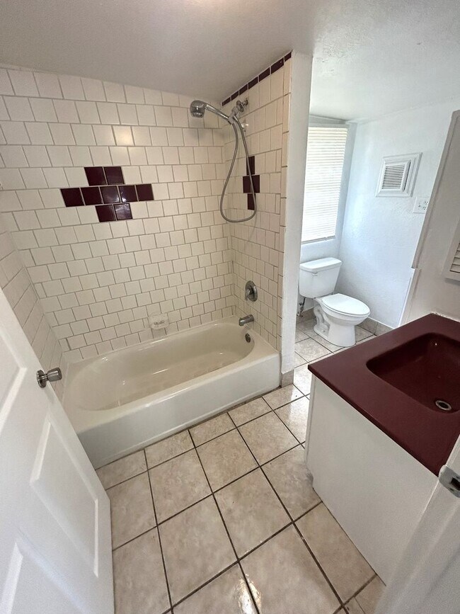 Building Photo - Charming 3-Bedroom Rental in Tavares!