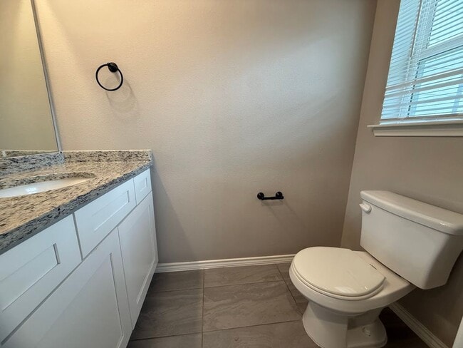 Building Photo - Quick access Ft. Sam, Randolph, and the airport