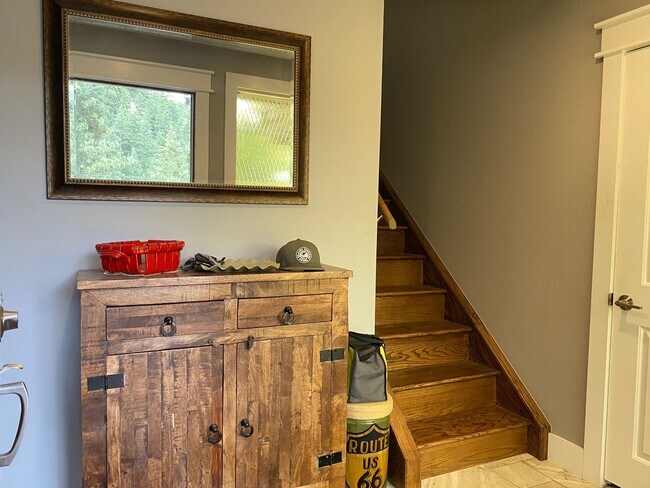 Building Photo - Executive Rental Fully Furnished PERFECT GETAWAY, MOUNTAIN RETREAT WITHIN TOWN!!