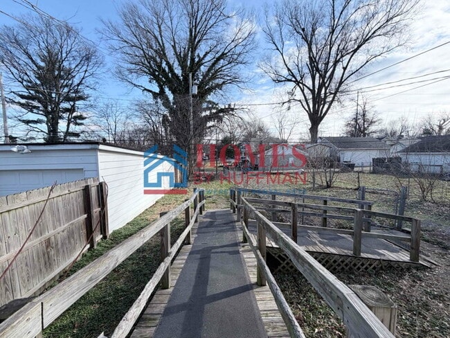 Building Photo - Three Bedroom House | Now Available