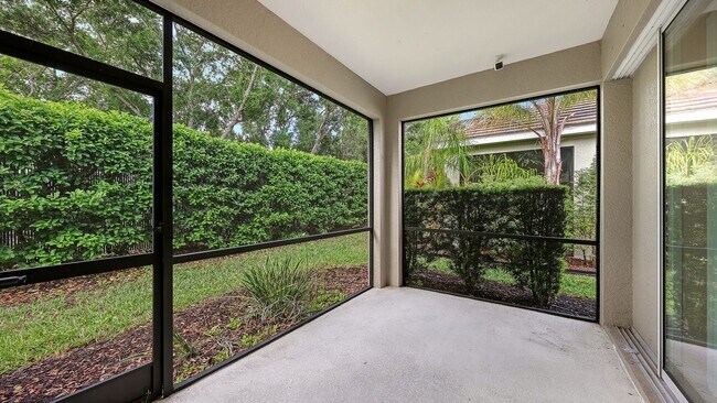 Building Photo - 2/2 plus den Villa in Fairfield with a 2 car garage