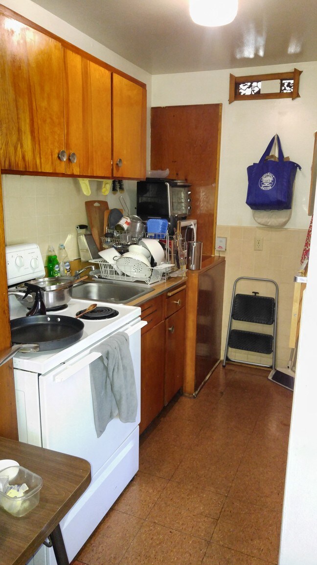 Kitchen - 2436 S Graham St