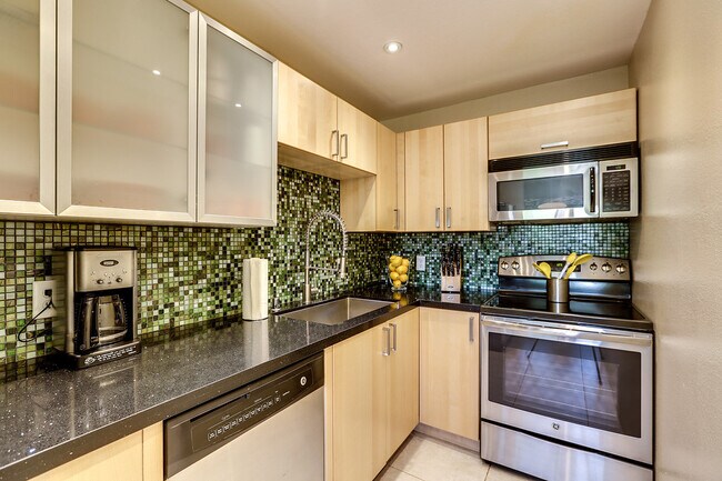 Building Photo - 420 N Villa Ct