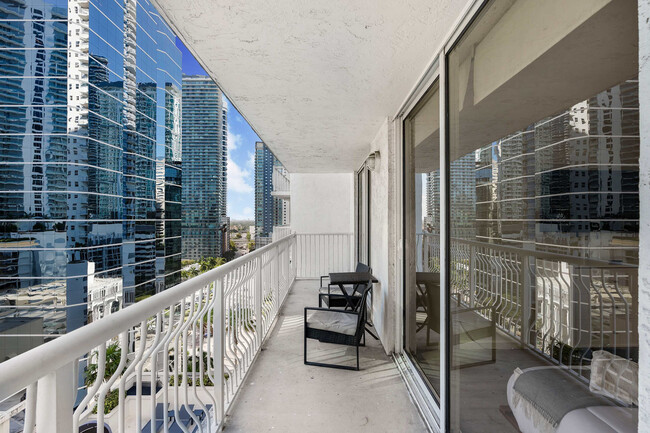 Building Photo - 1200 Brickell Bay Dr