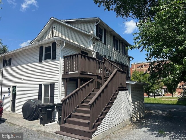 Building Photo - 548 -1/2 N Loudoun St