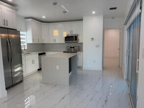 Building Photo - 501 El Prado