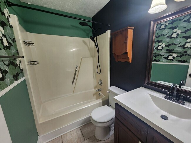 Building Photo - WATERS EDGE