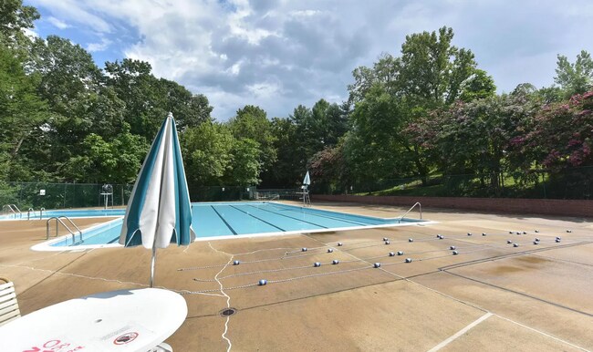 Building Photo - 1500 S Barton St