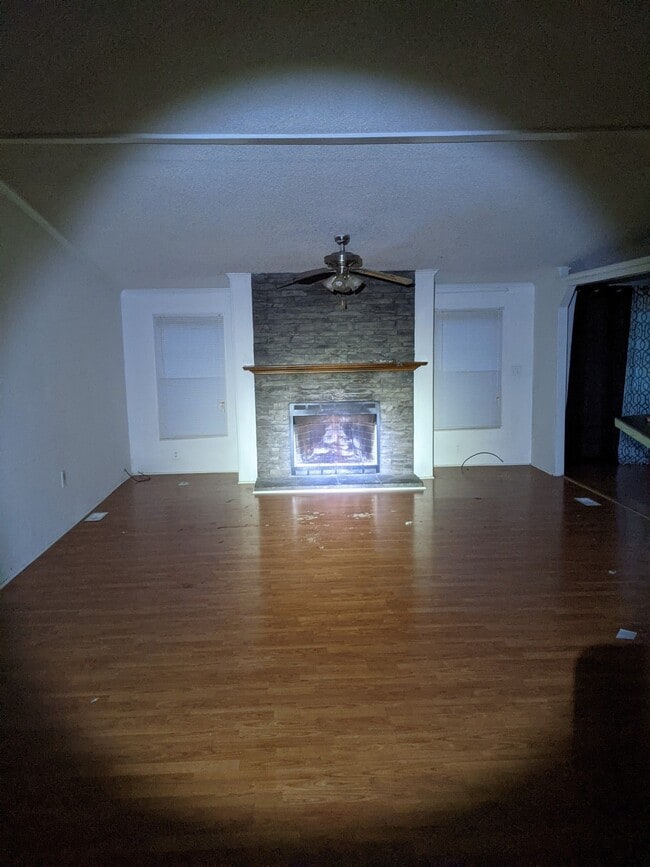 Building Photo - 110 Mallie Dr