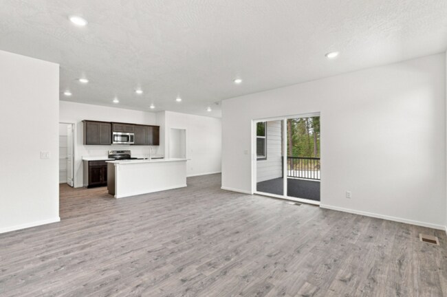 Building Photo - Spacious Columbia Floorplan with Full Unfinished Basement