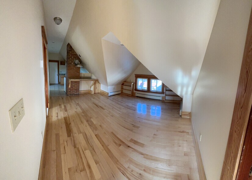 Building Photo - 19 Hickok Pl