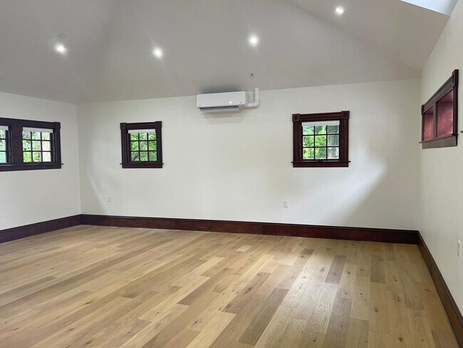 Building Photo - 41 Summer St