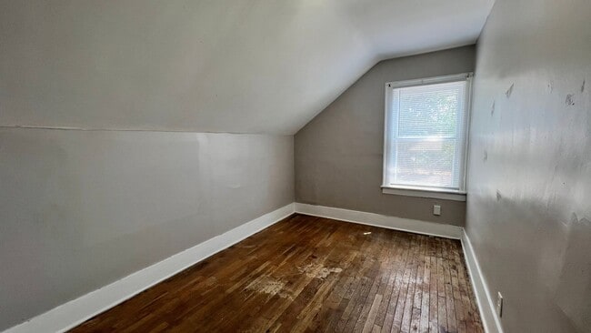 Building Photo - 357 Fox St SW