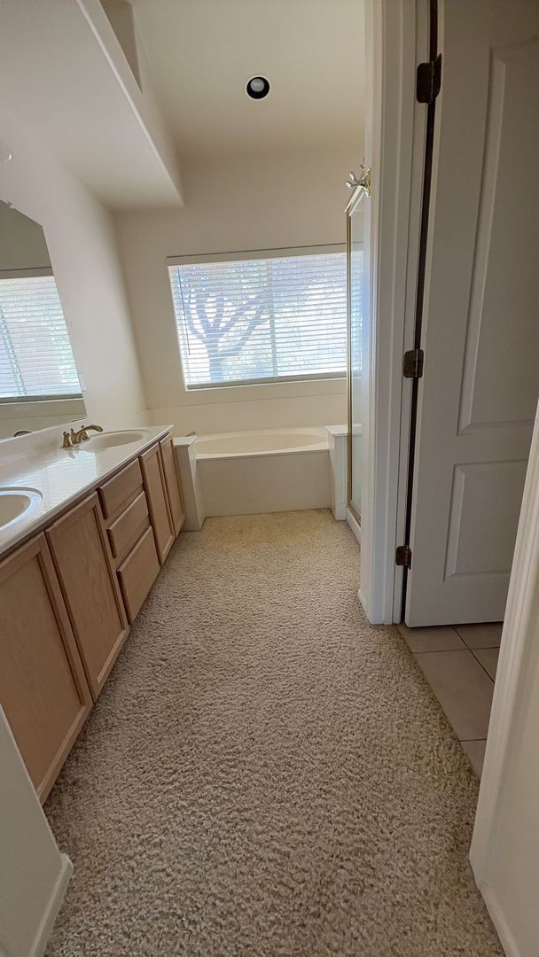 Building Photo - 10110 N Bighorn Butte Dr