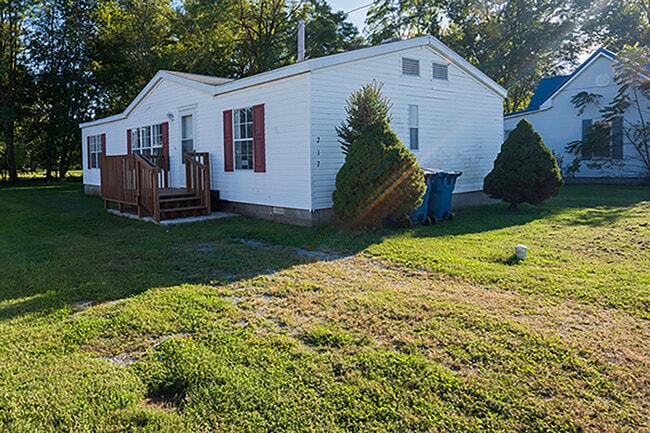 Primary Photo - 217 W South Ave