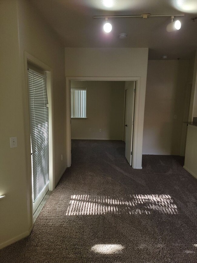 Building Photo - Adorable 3 bedroom 2 bath Condo