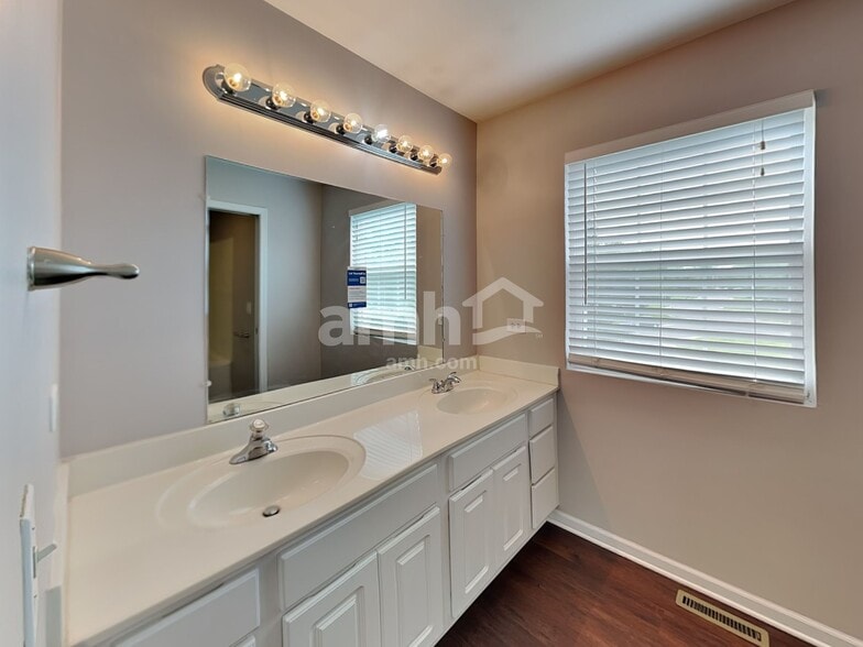 Building Photo - 38333 Monarch Ct