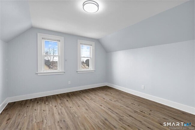 Building Photo - 55 Admiral St