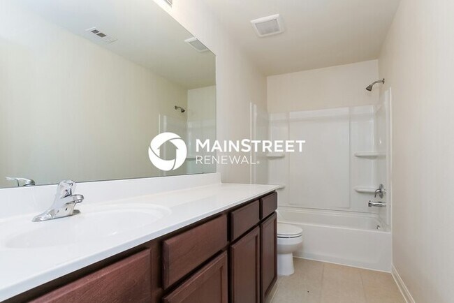 Building Photo - 4 Bedroom Pet-Friendly Home in Rosharon, TX with Main Street Renewal
