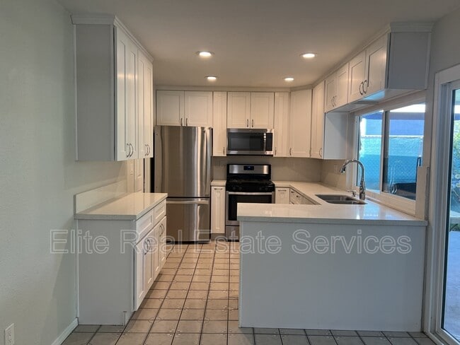 Building Photo - 887 Hawaii Ave