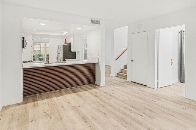 Building Photo - 1447 Manzana Way