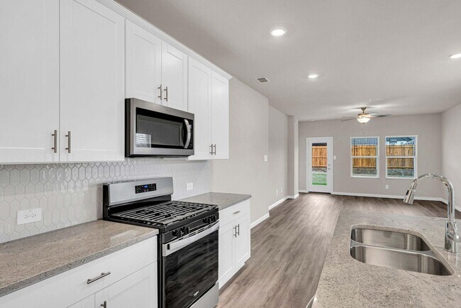 Building Photo - 417 Martell Rd