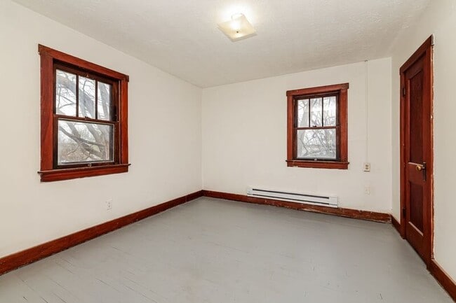 Building Photo - 1530 1/2 W High Street