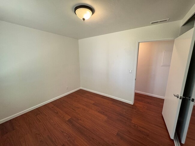 Building Photo - 640 Peaceful Valley Dr