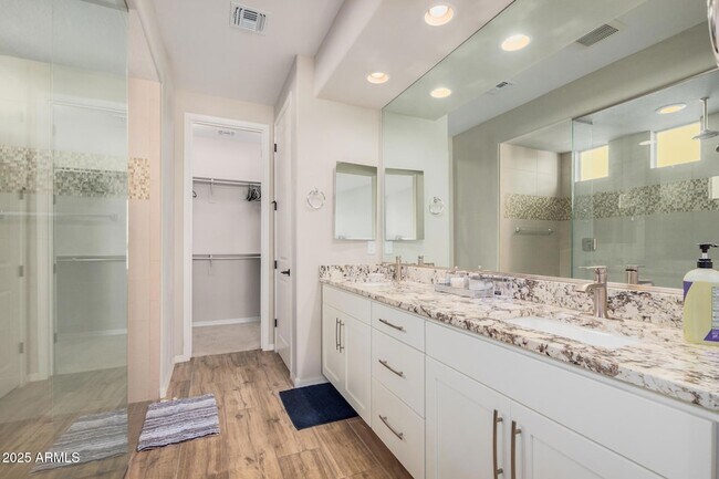 Building Photo - 5654 N 88th Ln