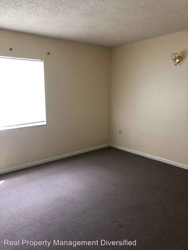 Building Photo - 1310 NE 33rd Ave