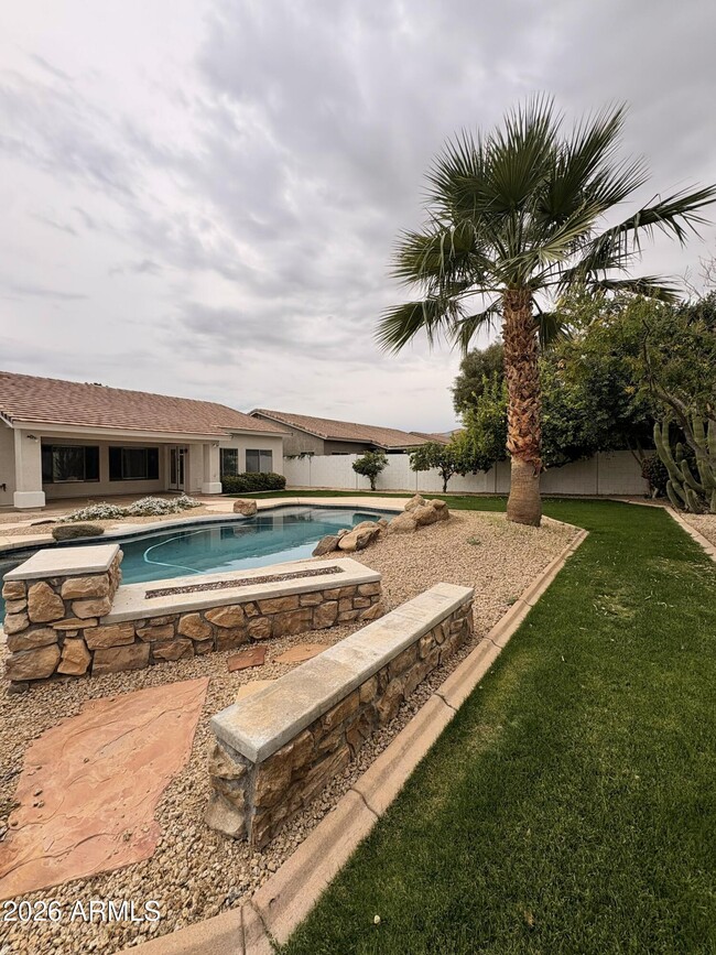 Building Photo - 13528 W Windsor Blvd