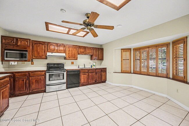 Building Photo - 655 N Burnett Rd