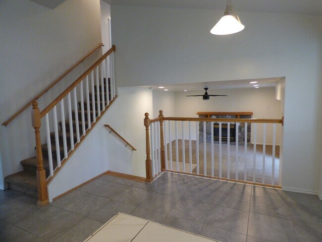 Building Photo - Updated 4 Bd 3 Ba Home in Sandy