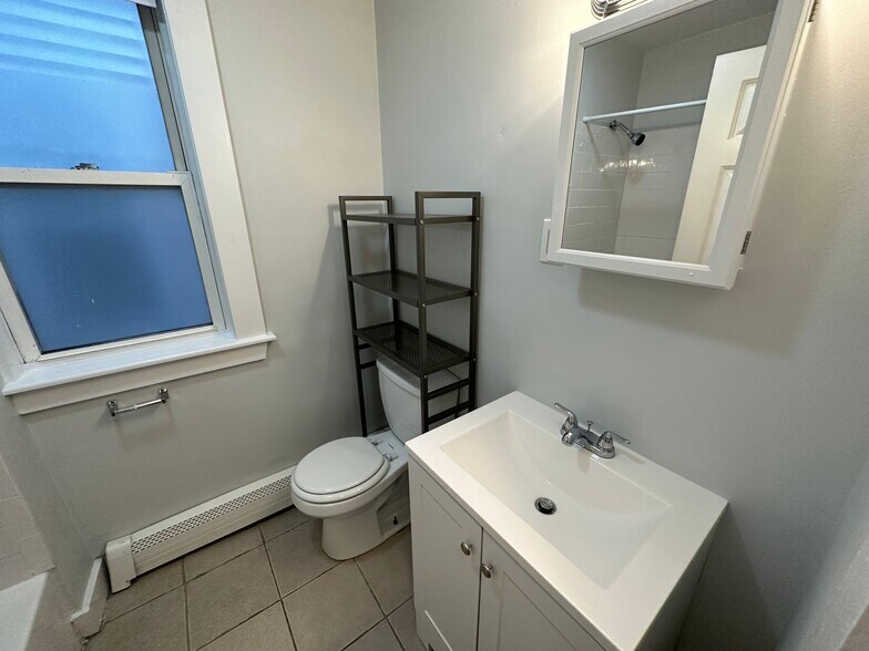 Building Photo - 857 E 1st St