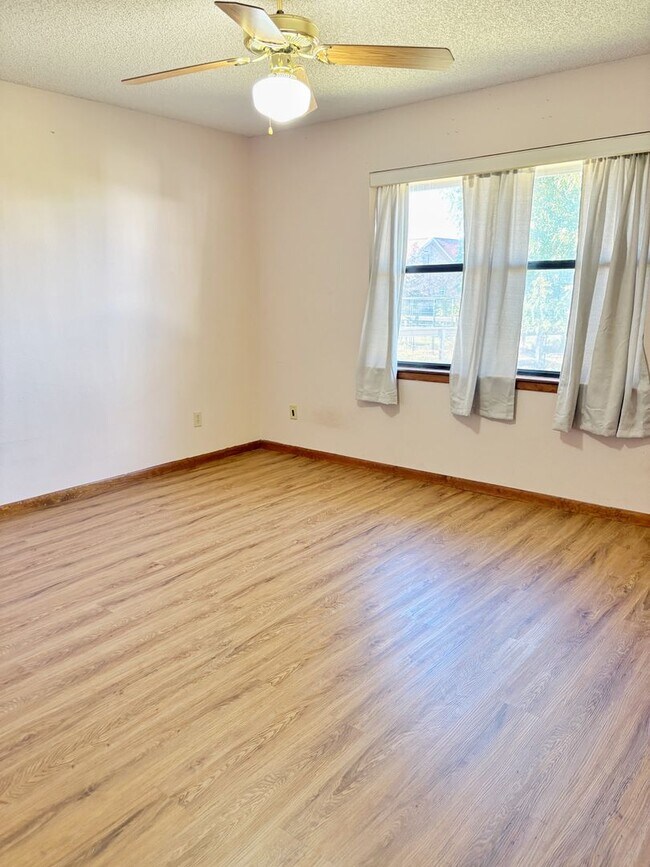 Building Photo - 139 Glenvalley Cir