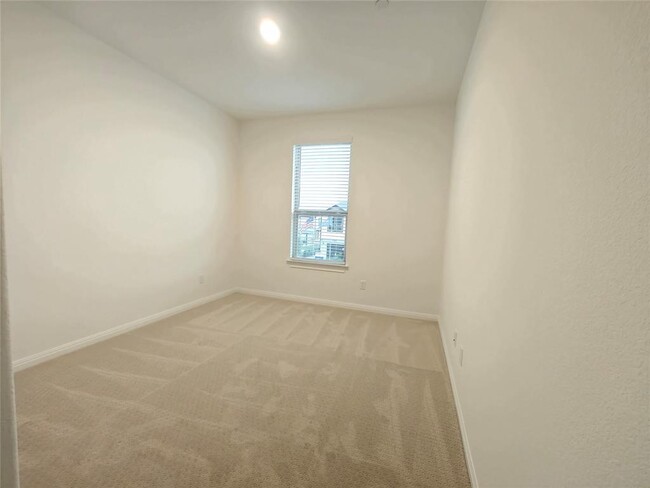 Building Photo - 2725 Woodall Dr