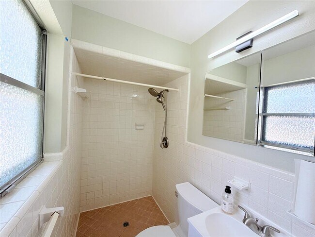 Building Photo - 5014 Evans Ave