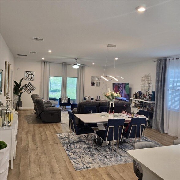 Building Photo - 33259 Country House Dr