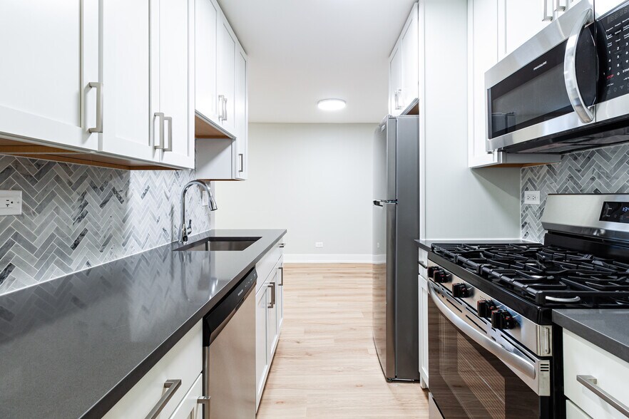 Building Photo - 520 W Aldine Ave