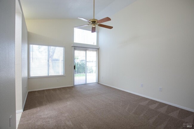 Building Photo - 767 Raven Dr