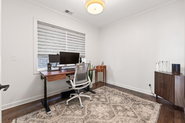 Building Photo - 840 W Erie St