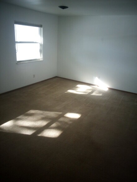 Building Photo - 108 Sandstone Ct