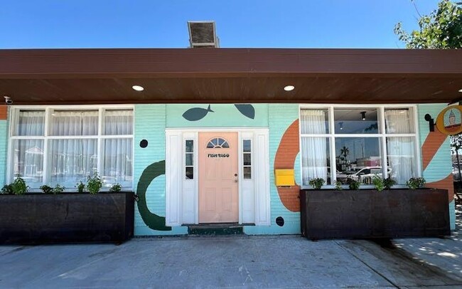 Building Photo - 2225 Bernardo De Galvez Ave
