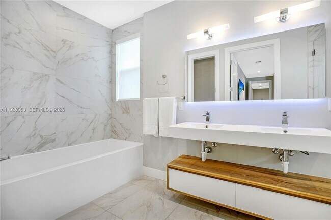 Building Photo - 3655 SW 26th St