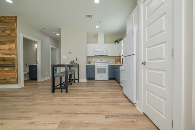 Building Photo - 109 Mirage Ln